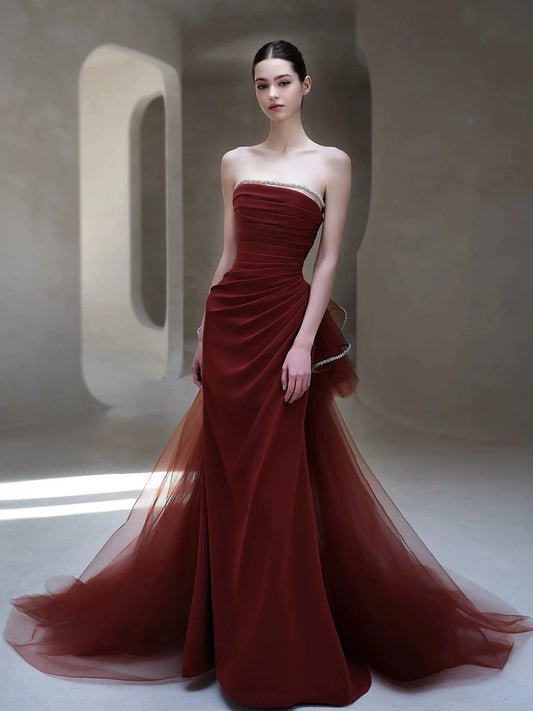 Perlenbesetztes trägerloses Burgunderrotes Ballkleid für formelle Abendpartys J7100