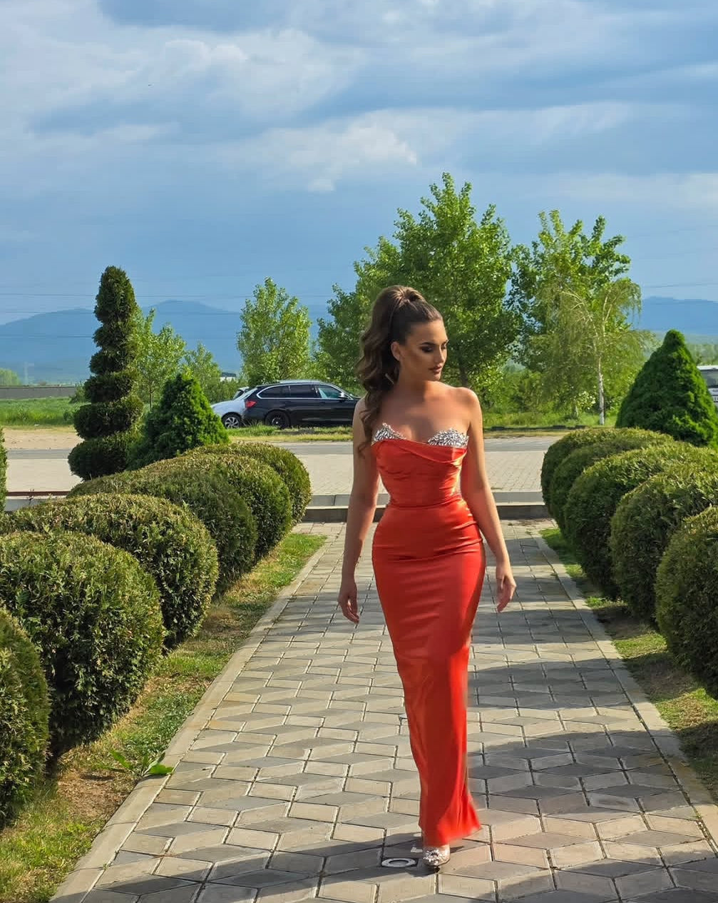 Perlenbesetztes Etuikleid aus Satin, formelles Abschlussball-Partykleid J7144