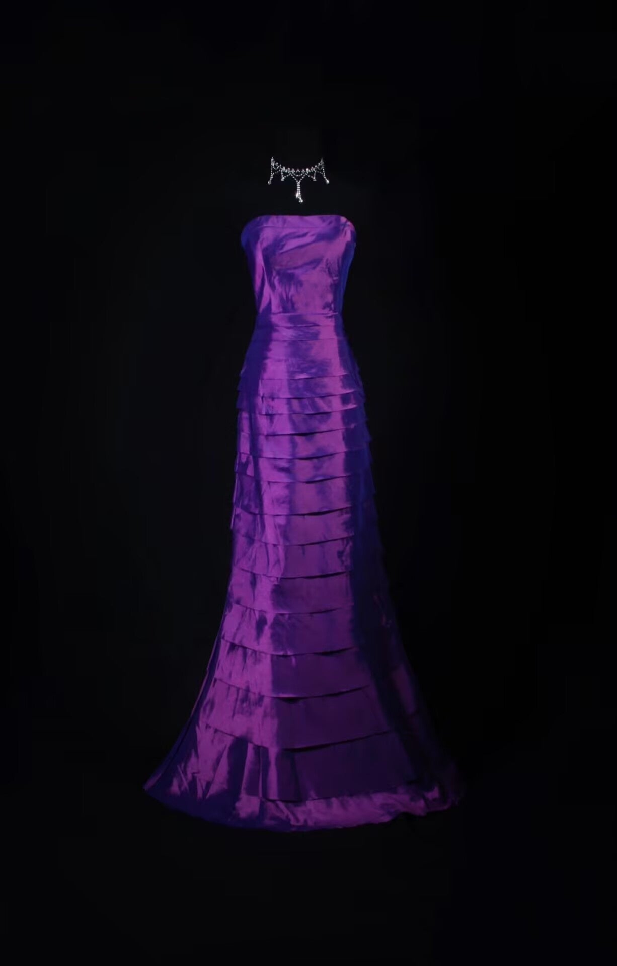Robe de soirée longue sirène bustier violette en satin J8046