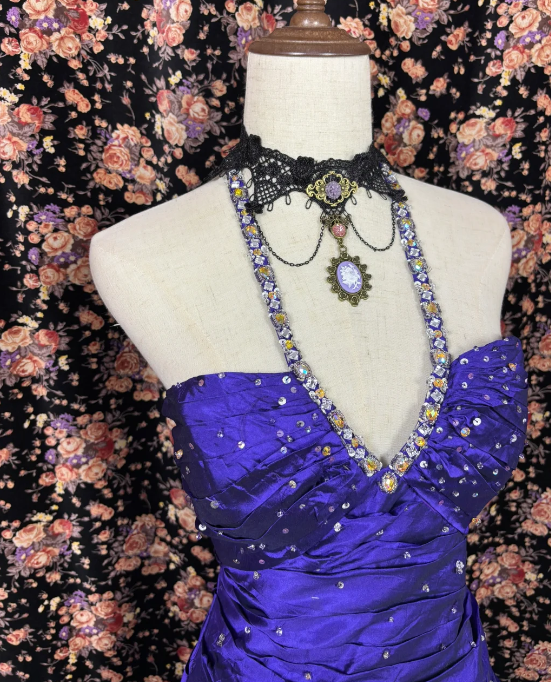 Perlenbesetztes, langes Ballkleid aus lila Satin im Vintage-Stil, formelles Abendkleid J8633