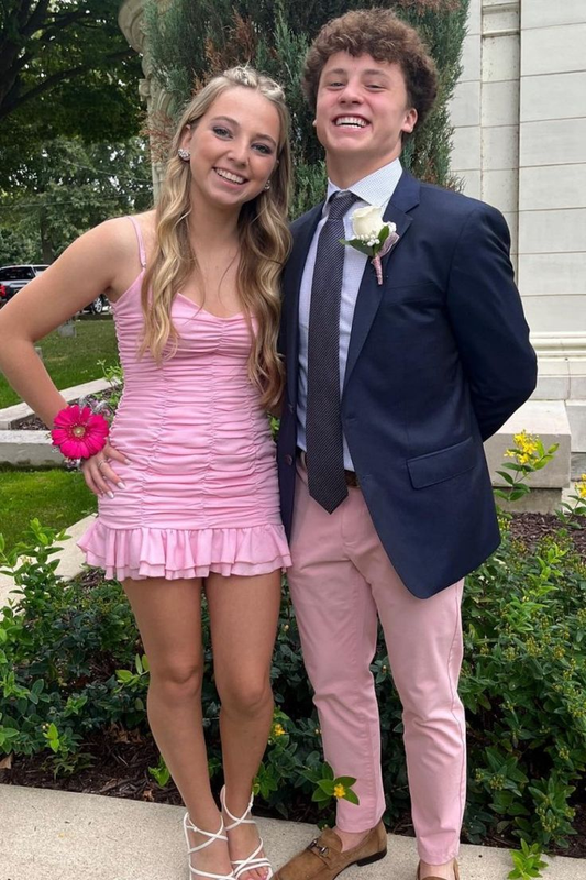 Rosa Etuikleid mit V-Ausschnitt und Plissee, kurzes Homecoming-Kleid J7542