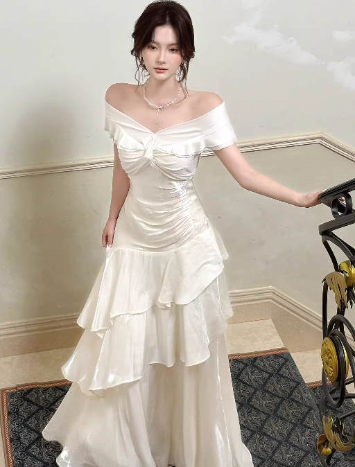 Schulterfreies, langes Ballkleid in Elfenbein, mehrlagiges Abendkleid J8606