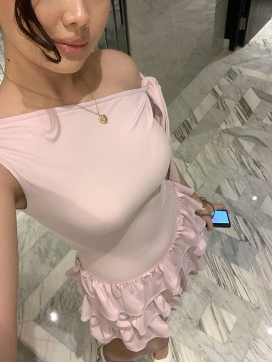 One-Shoulder-Rüschen-Heimkehrkleid mit rosafarbenem Kleid und Geburtstagsoutfit J7639