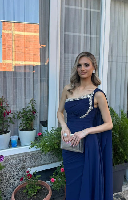 Robe de soirée bleu marine asymétrique à perles et col en V J7862