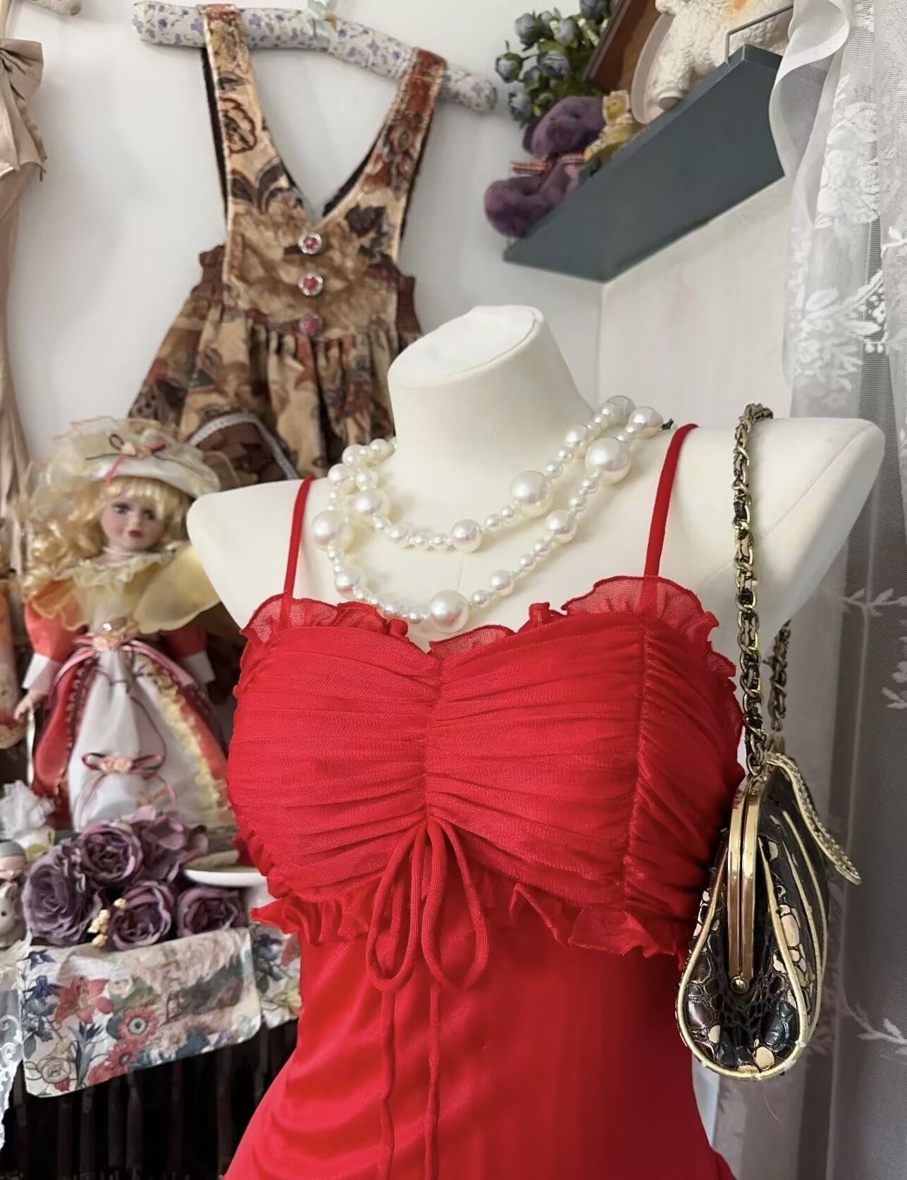 Robe de soirée longue rouge style sirène à bretelles spaghetti et volants style vintage J8045