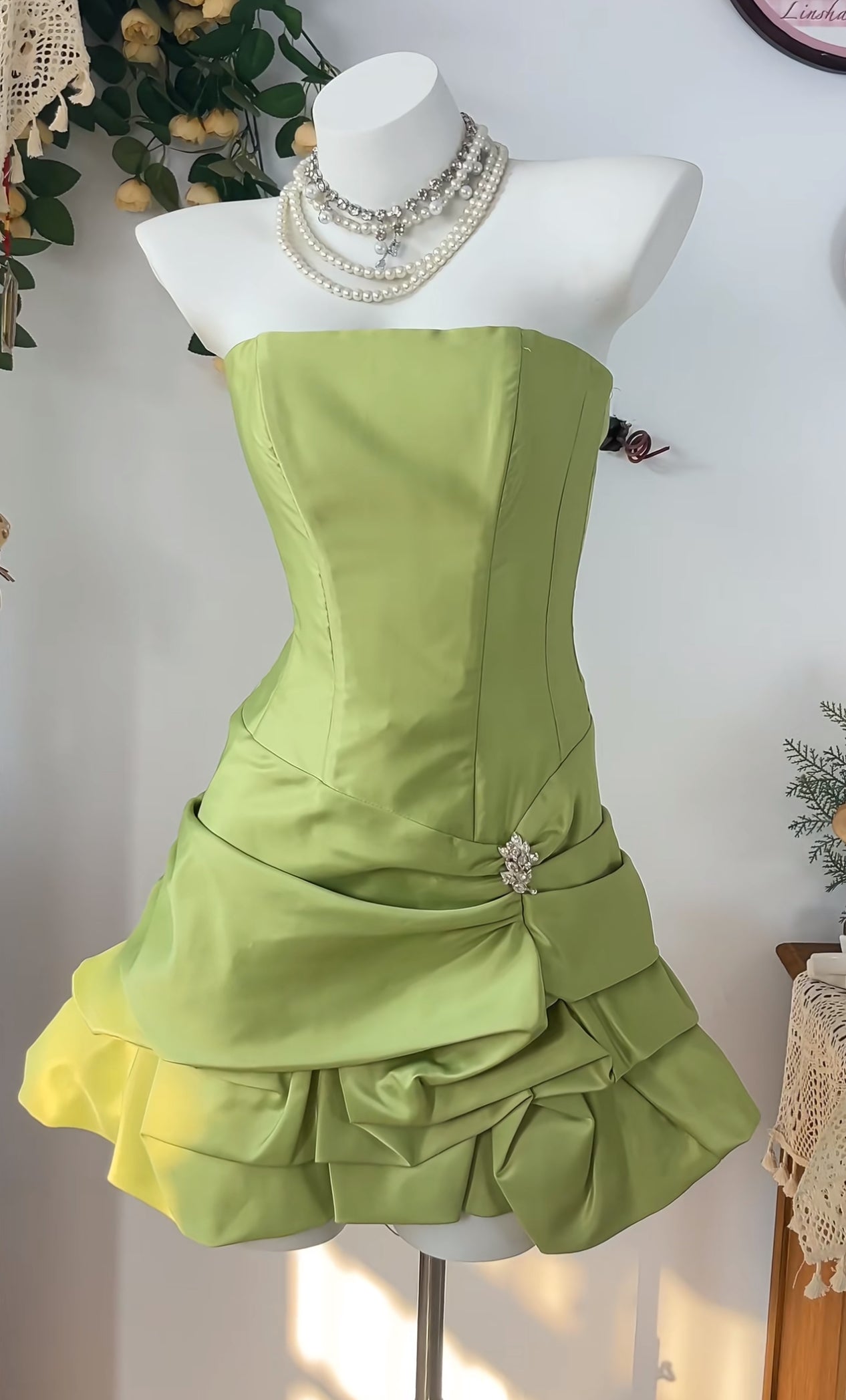 Trägerloses A-Linien-Abendkleid in Grün, kurz, Heimkehrkleid J8413