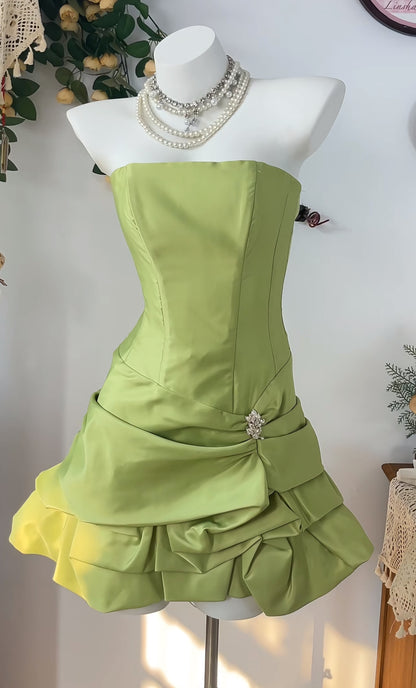 Trägerloses A-Linien-Abendkleid in Grün, kurz, Heimkehrkleid J8413