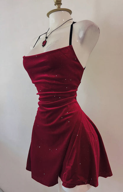 Robe de soirée courte bordeaux dos nu en velours J7924