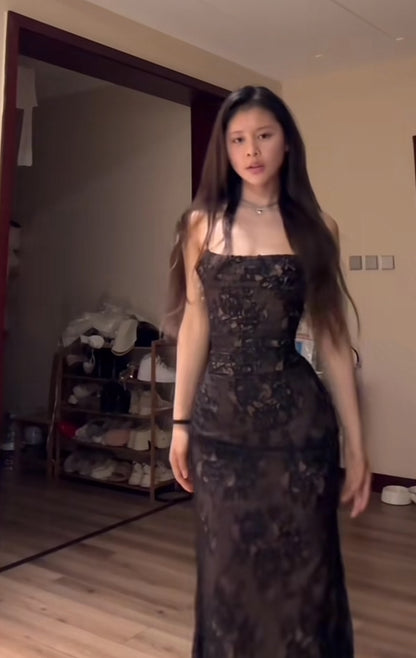 Robe longue de bal en dentelle noire à bretelles spaghetti J5773 