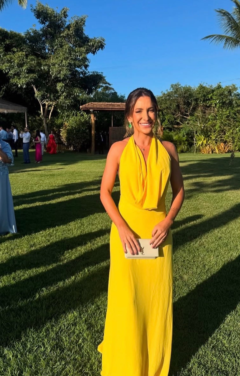 Robe de soirée de mariage en mousseline jaune à col licou J7405