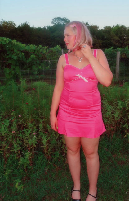 Robe de soirée courte en satin rose J7849