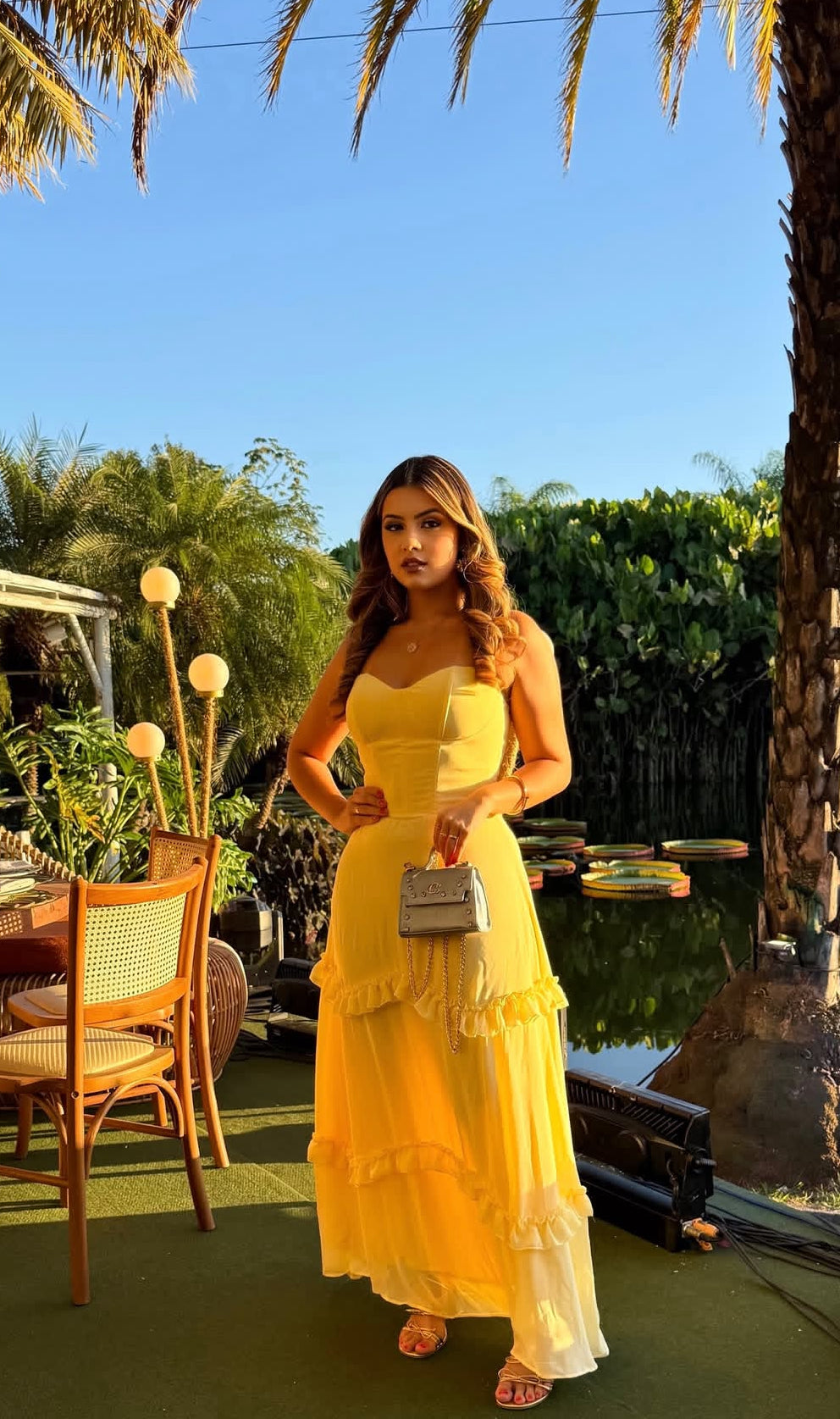 Robe de mariée jaune à bretelles spaghetti, coupe trapèze, J7798