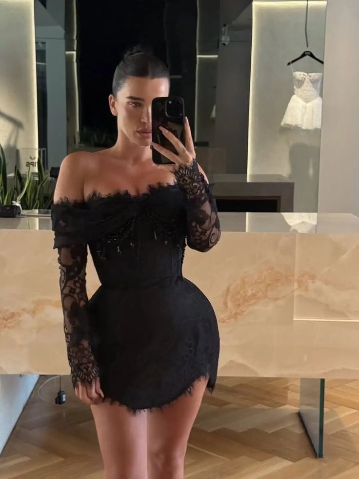 Robe d'anniversaire courte noire à épaules dénudées et mini robe de soirée en dentelle J7709