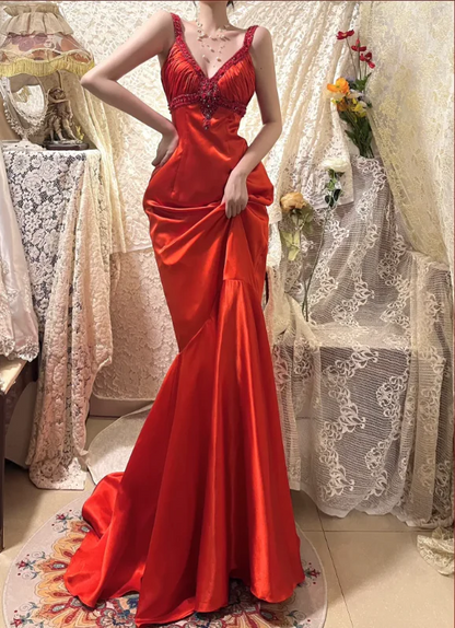 Robe de soirée longue en satin rouge à col en V et perles, style sirène, J8779