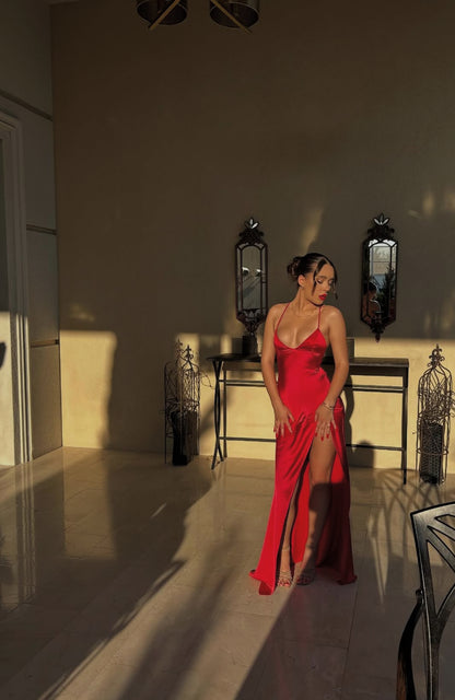 Rotes rückenfreies langes Ballkleid aus Satin J7885