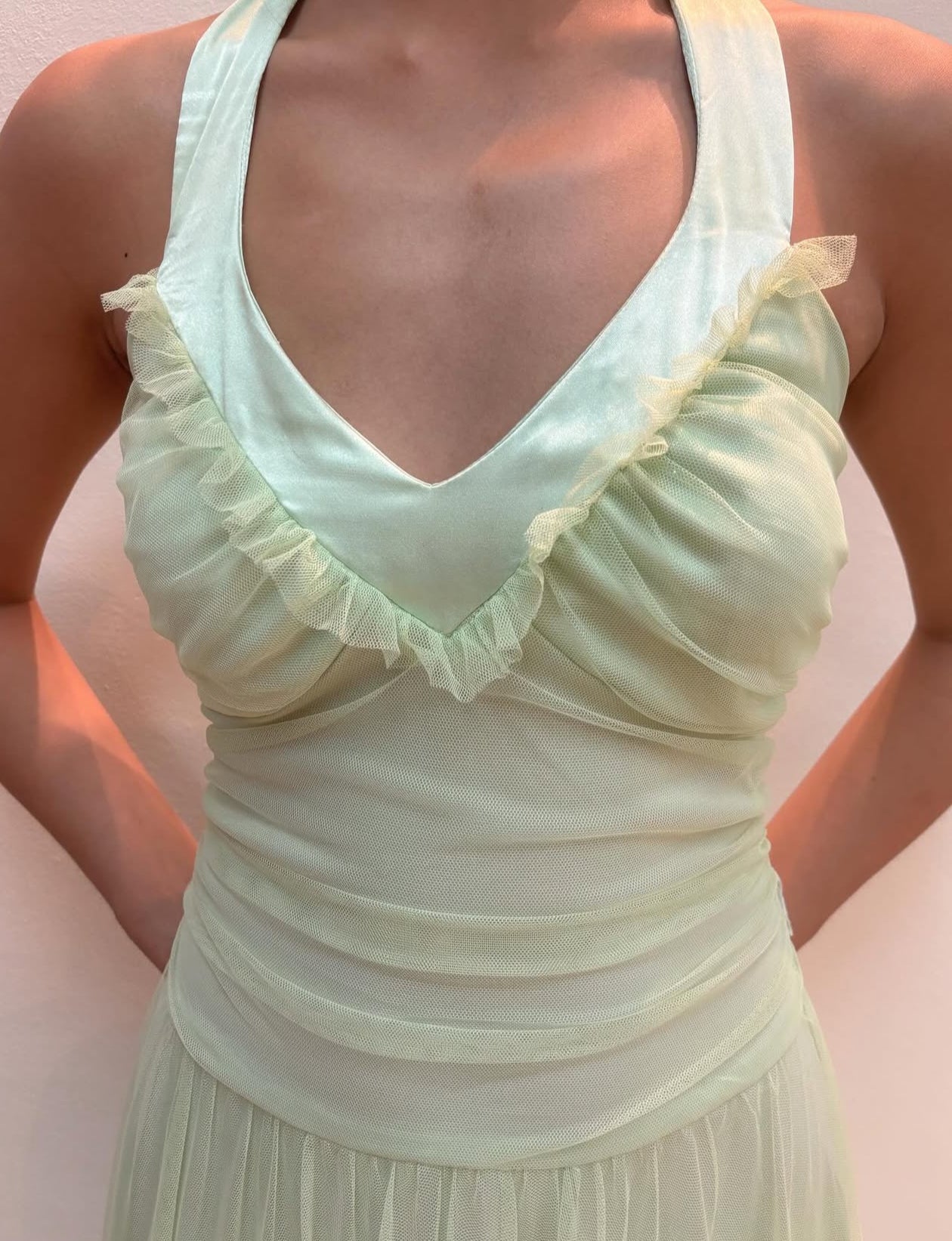 Robe de soirée longue verte à col licou J8591