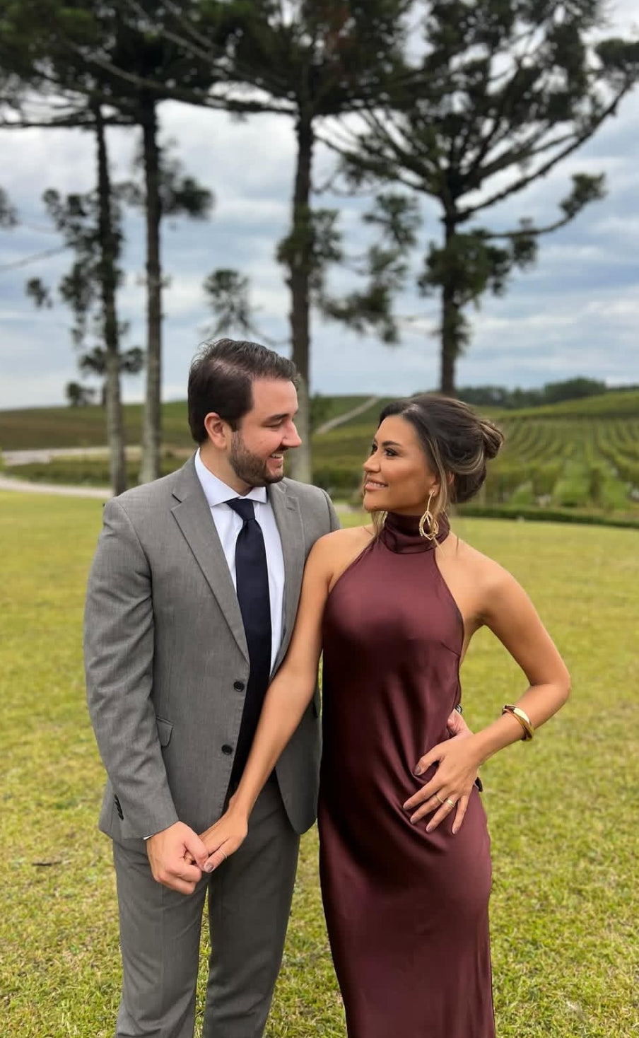 Robe de soirée formelle rouge vin à col licou J7146