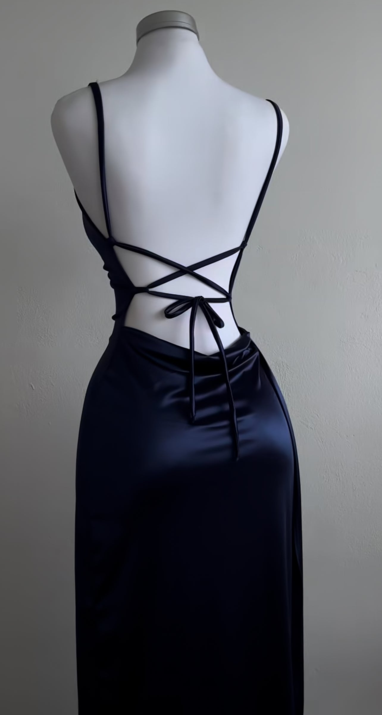 Robe de bal longue bleu marine à bretelles spaghetti et dos nu, robe de soirée sexy J8592