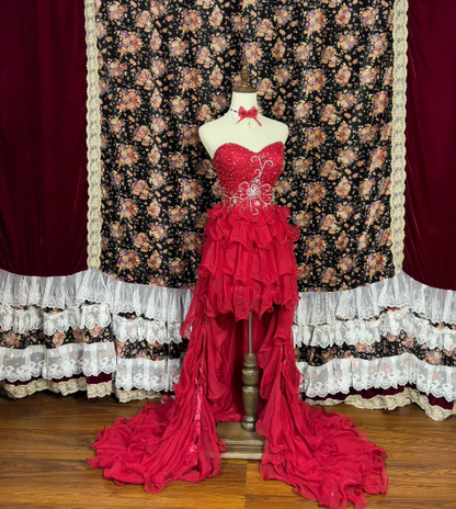 Robe de bal longue rouge à volants et perles, avec traîne, J8630