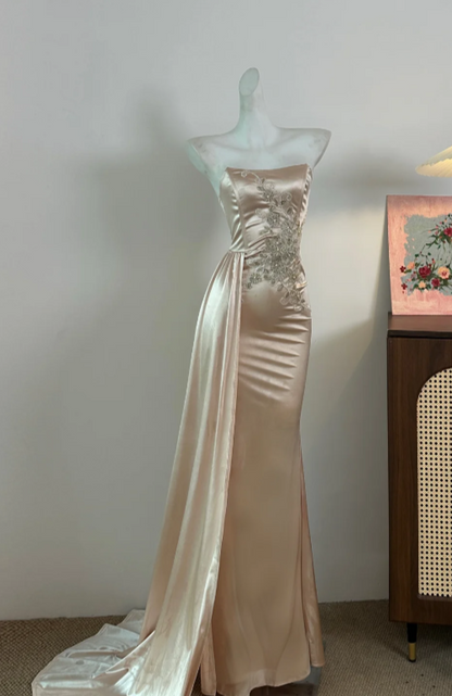 Robe de bal longue champagne en satin avec appliques J8605