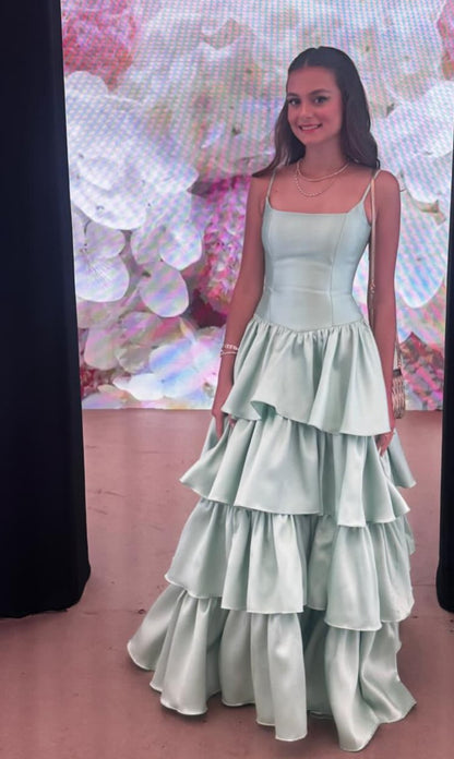 Spaghettiträger A-Linie Stufen-Ballkleid Formelles Abendkleid J7160