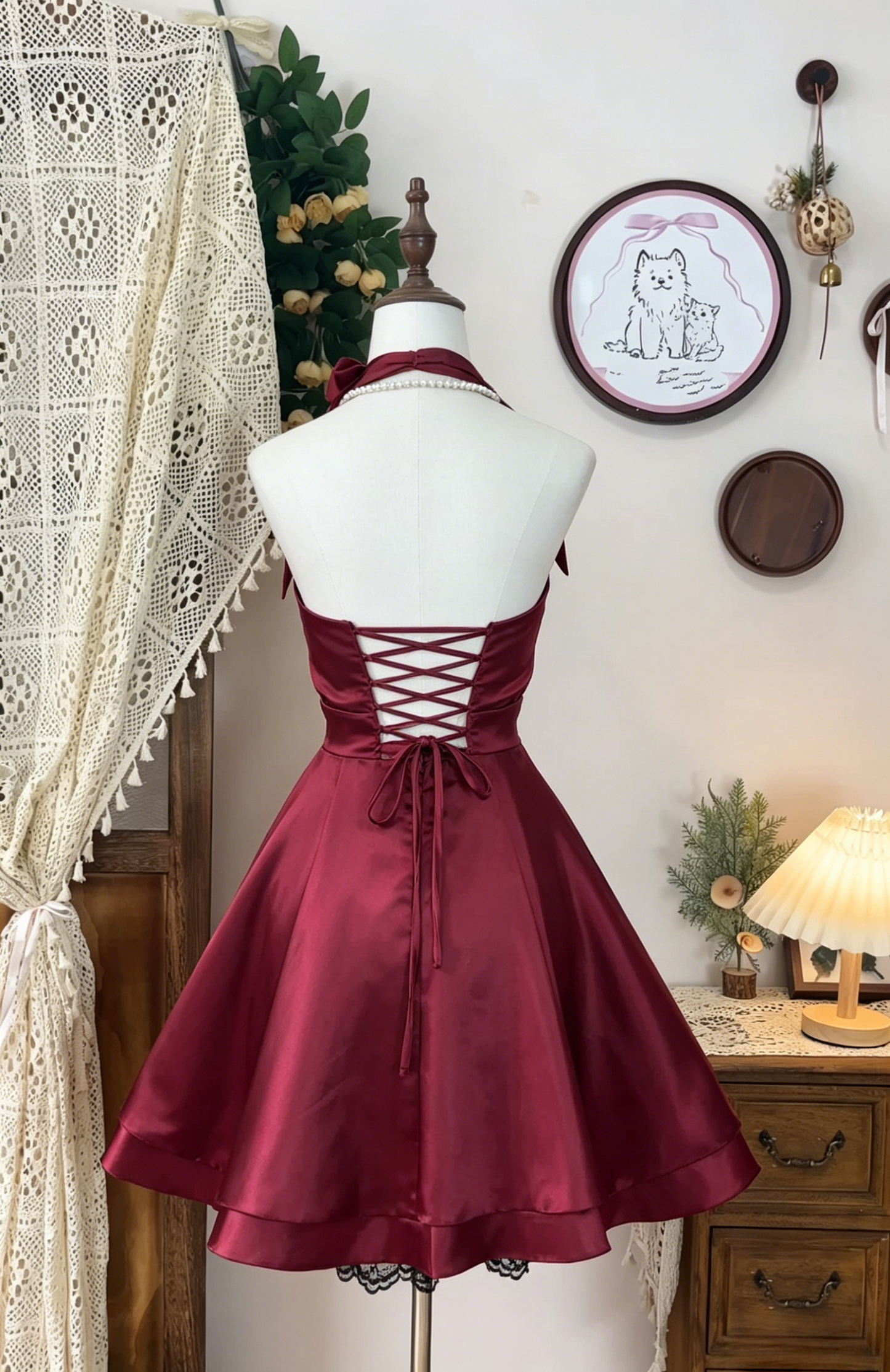 Robe de soirée courte en satin bordeaux coupe trapèze J7058