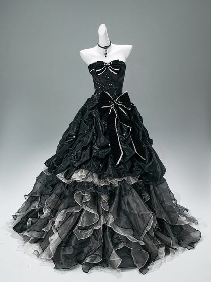 Robe de Quinceanera noire bustier coupe trapèze à volants pour 16 ans J8434