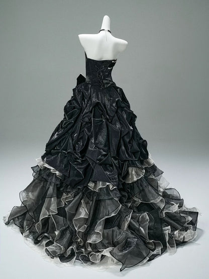 Robe de Quinceanera noire bustier coupe trapèze à volants pour 16 ans J8434