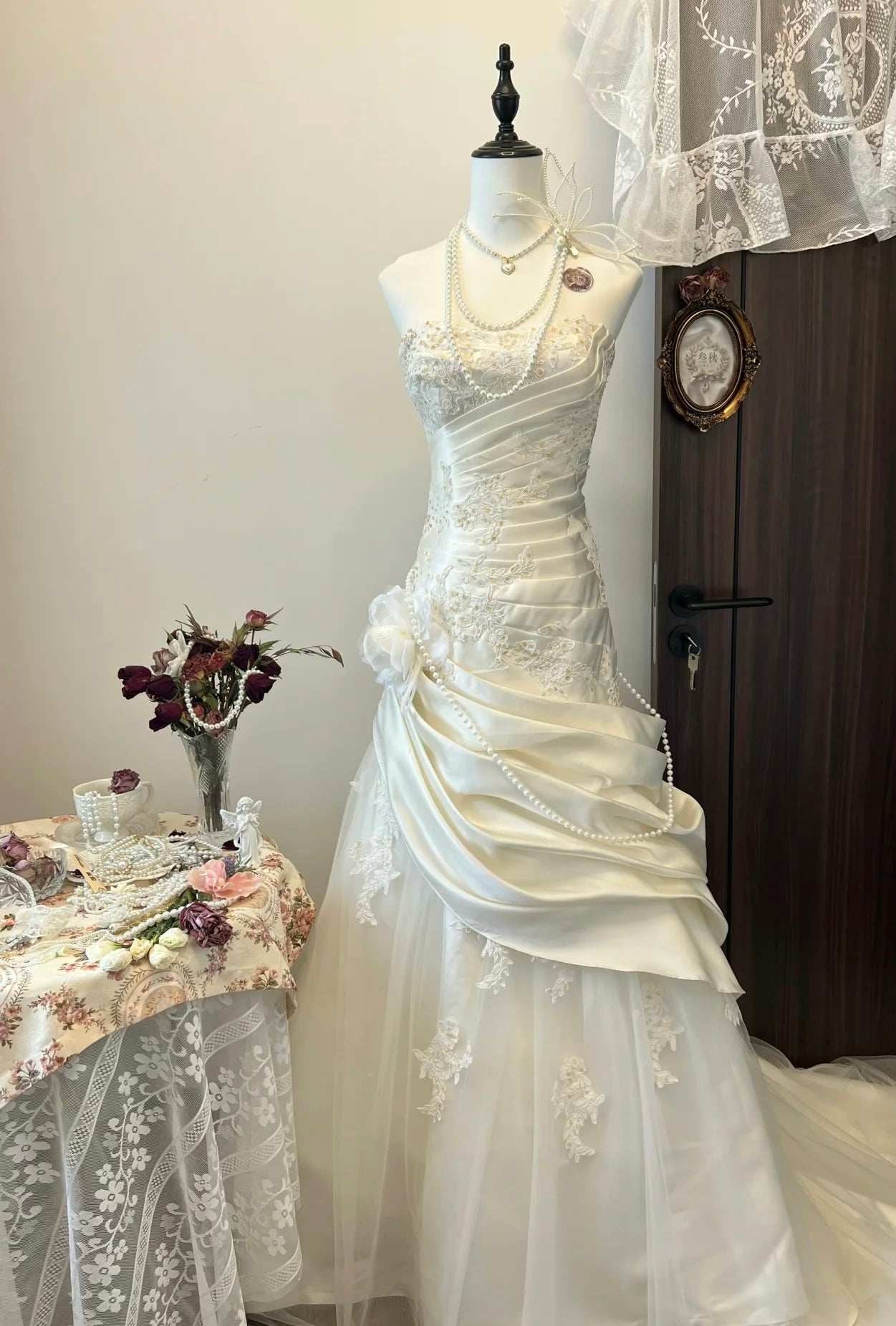 Strapless Applique Wedding Dress Elegant Bridal Dress J7718