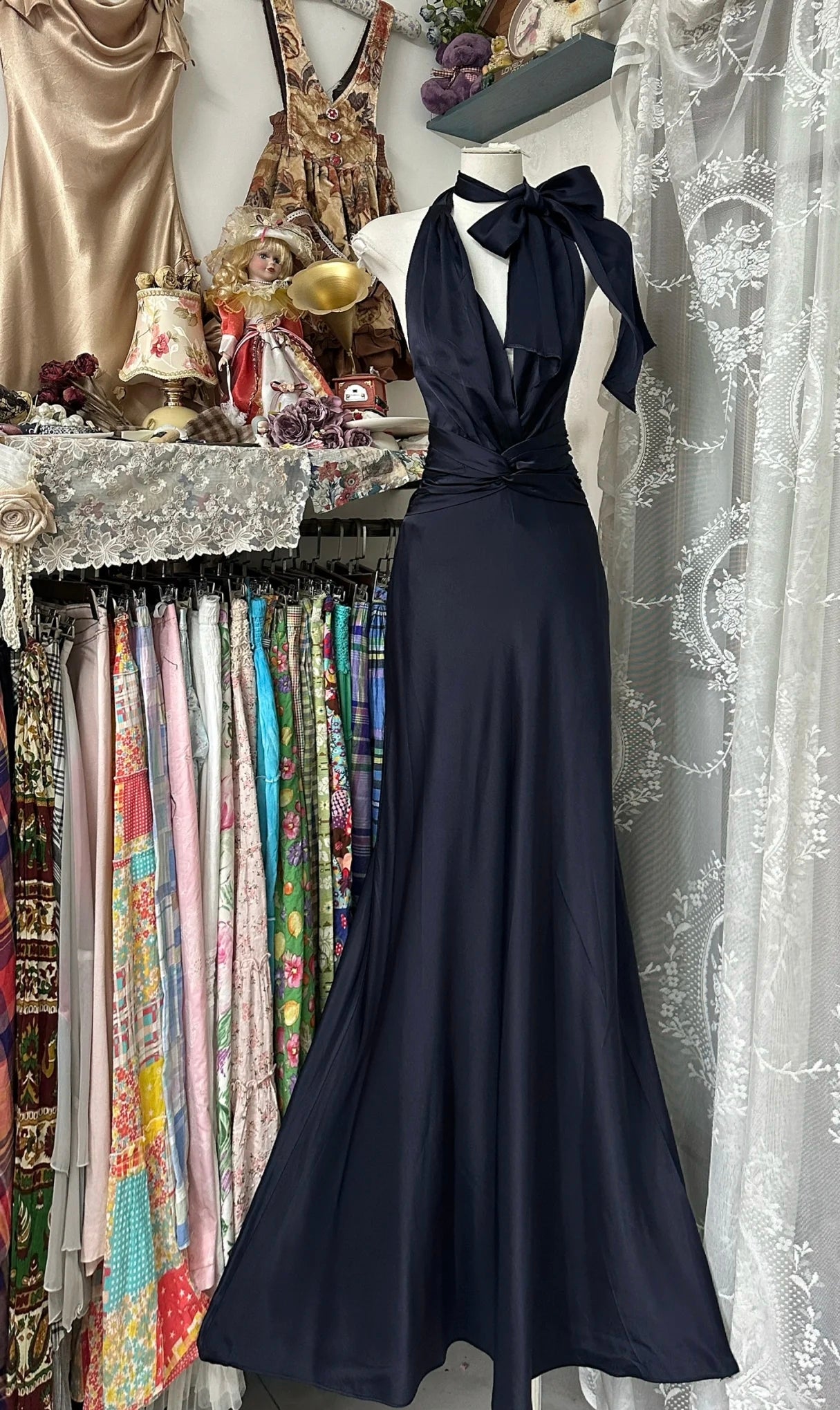 Neckholder V-Ausschnitt Abendkleid Meerjungfrau Satin Formelle Partykleid J7253