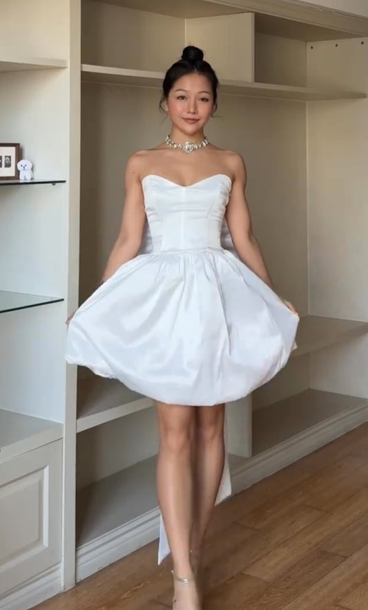 Robe de soirée courte en satin blanc coupe trapèze, décolleté en cœur, tenue de fête d'anniversaire, J7194