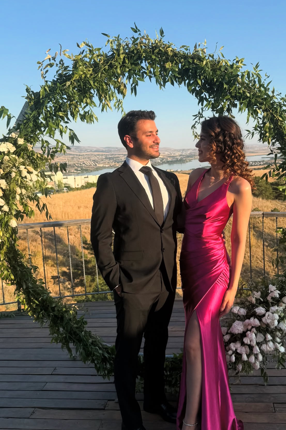 Robe de soirée fuchsia dos nu pour invité de mariage J7404