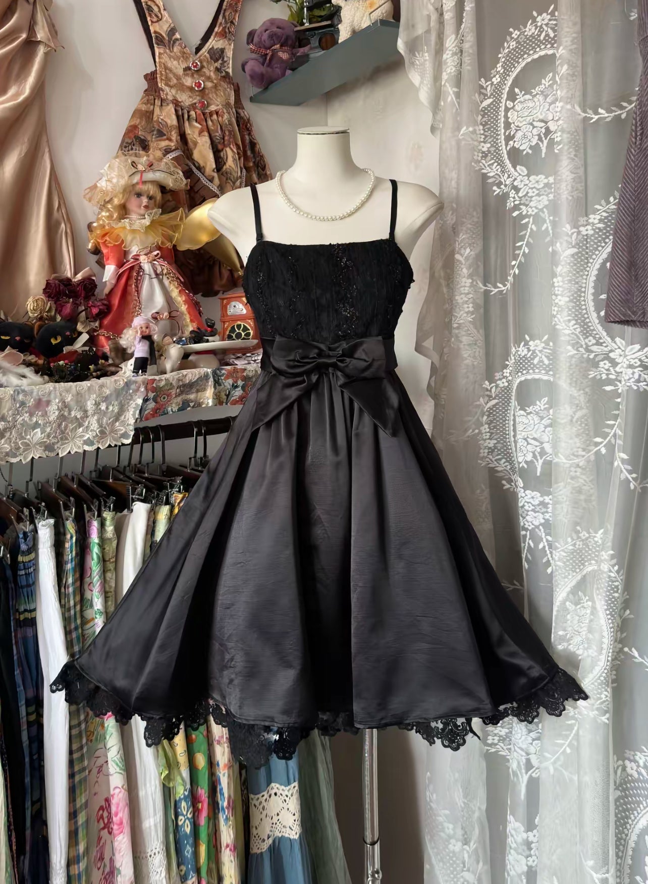 Robe de bal noire à bretelles spaghetti, robe de soirée trapèze J8450