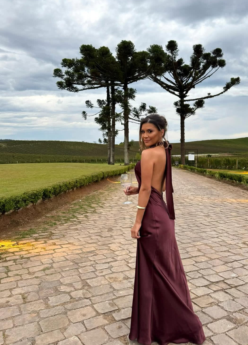 Robe de soirée formelle rouge vin à col licou J7146