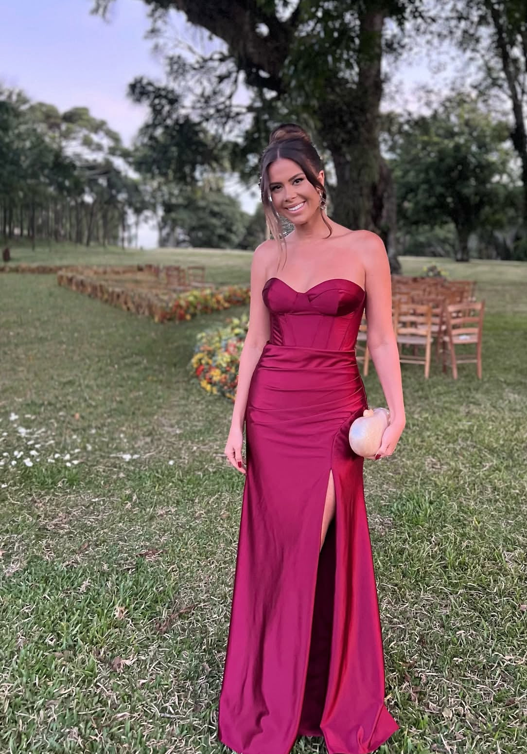 Burgunderrotes Ballkleid mit Herzausschnitt und Schlitz, formelles Satin-Abendkleid J7024