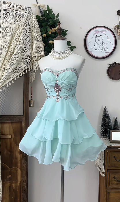 Robe de soirée courte bleue bustier coupe trapèze ornée de perles J7059