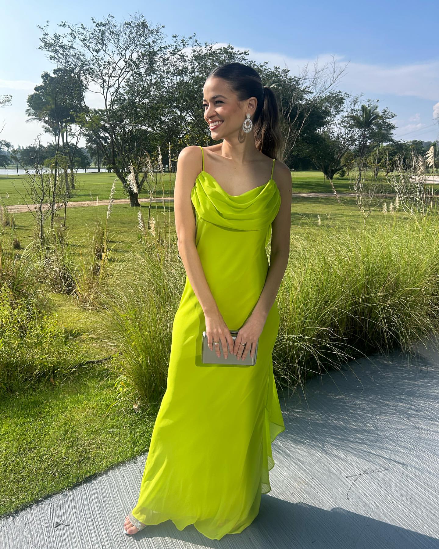 Robe de soirée verte à bretelles spaghetti pour invité de mariage J7048