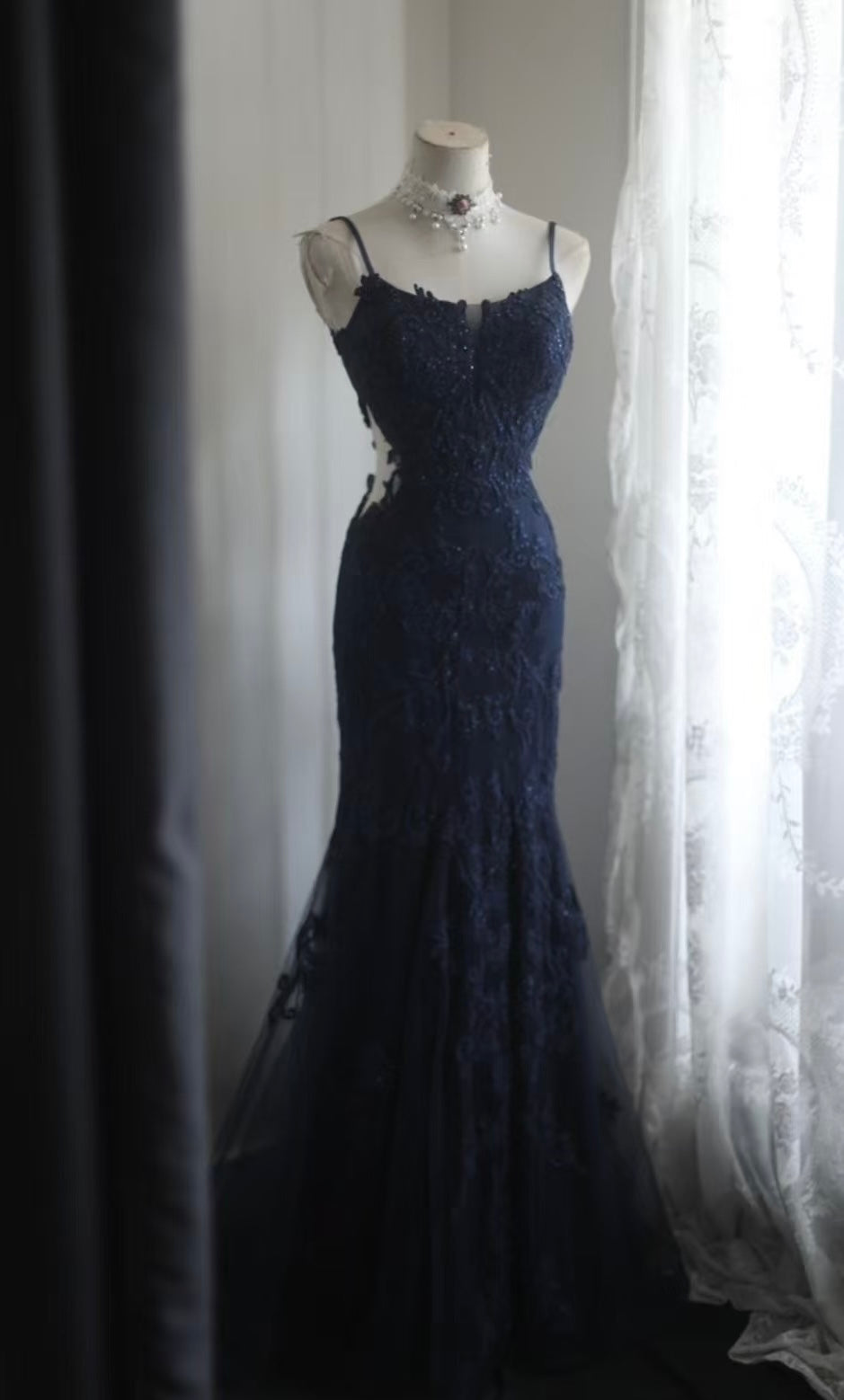 Robe de soirée fourreau noire sexy longue avec fente J8826