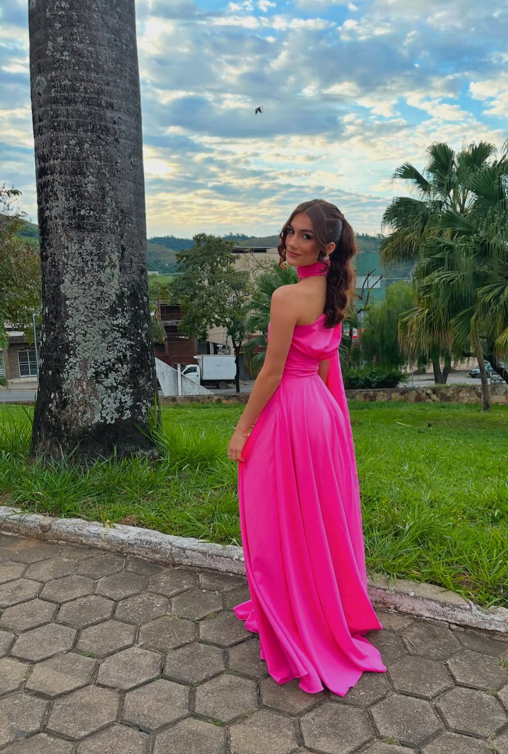 Robe de soirée rose vif asymétrique pour invité de mariage J7203