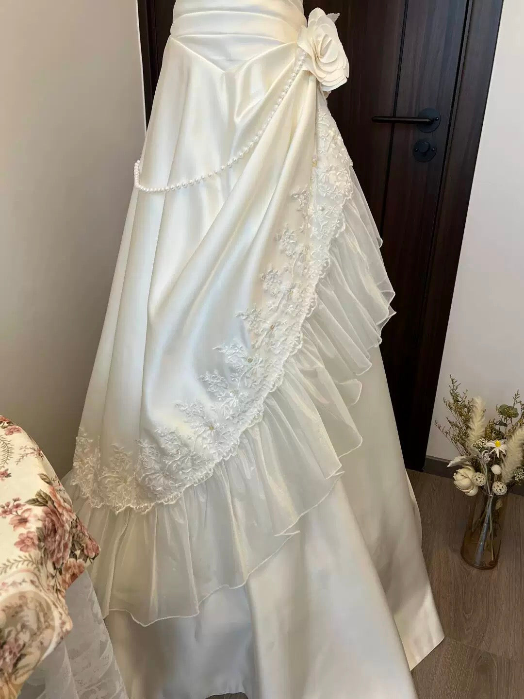 Off Shoulder A Line White Wedding Dress Applique Bridal Dress J7725