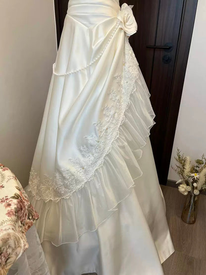 Off Shoulder A Line White Wedding Dress Applique Bridal Dress J7725