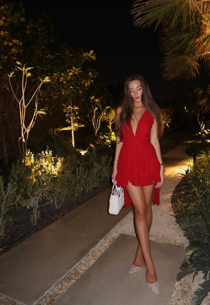 Robe de soirée courte rouge à col en V et coupe trapèze J7852