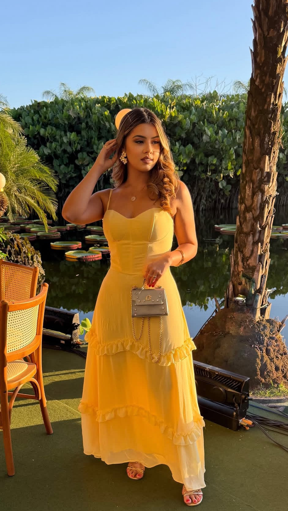 Robe de mariée jaune à bretelles spaghetti, coupe trapèze, J7798