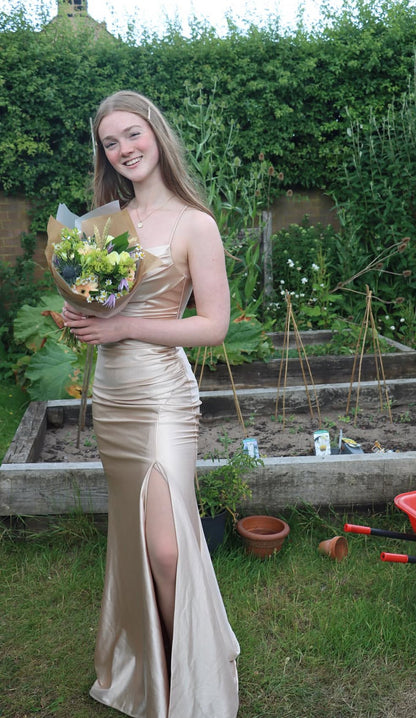 Robe de bal longue champagne à bretelles spaghetti J7884