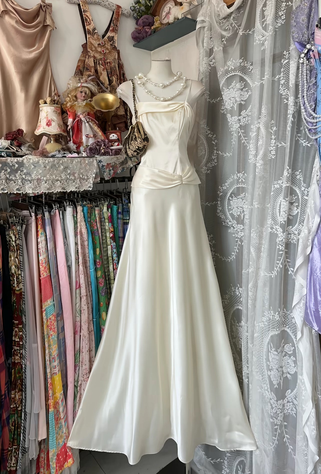 Robe de soirée sirène ivoire longue en satin à bretelles spaghetti J8524