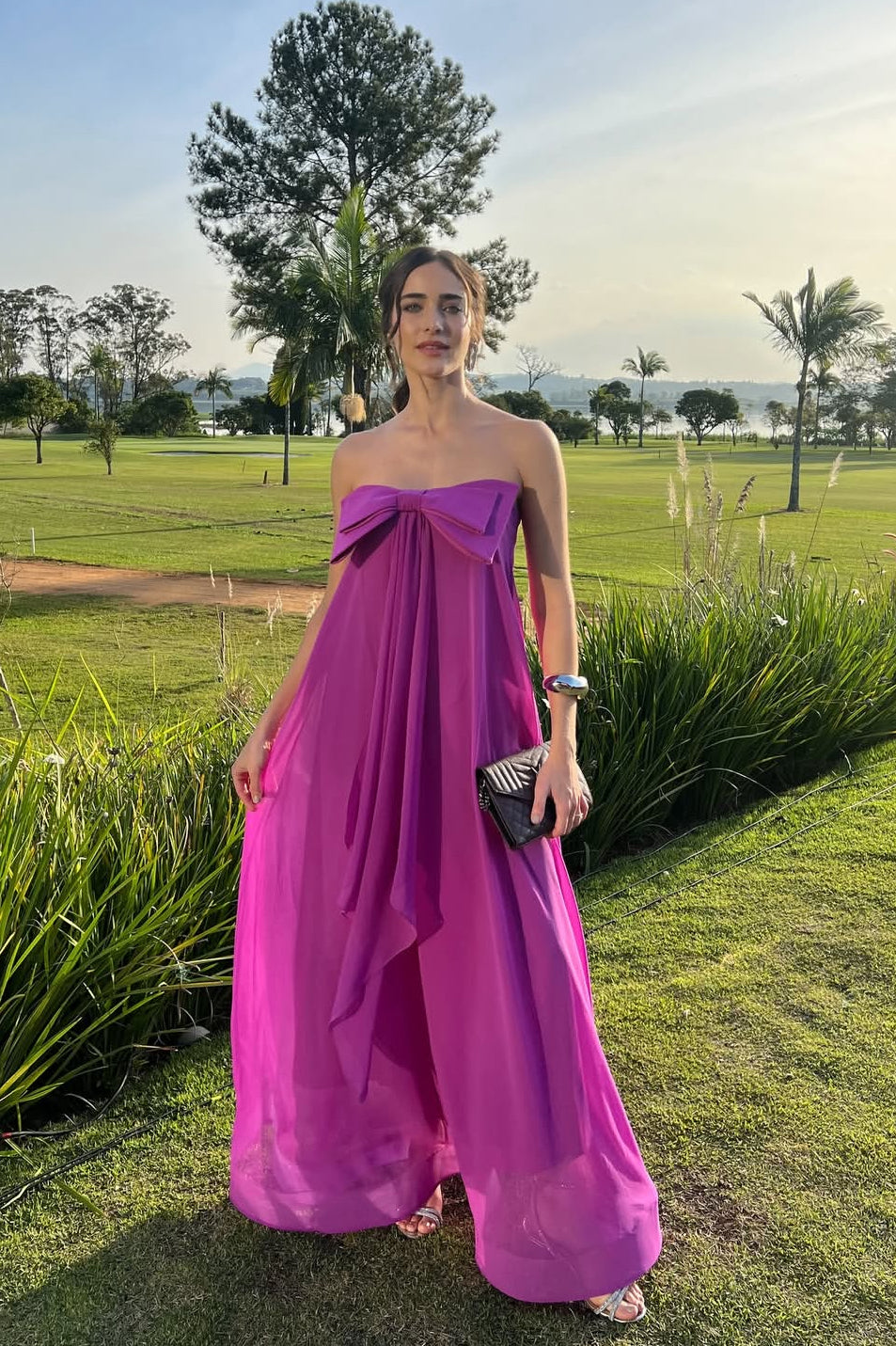 Robe de soirée fuchsia en mousseline de soie avec nœud et nœud J7032