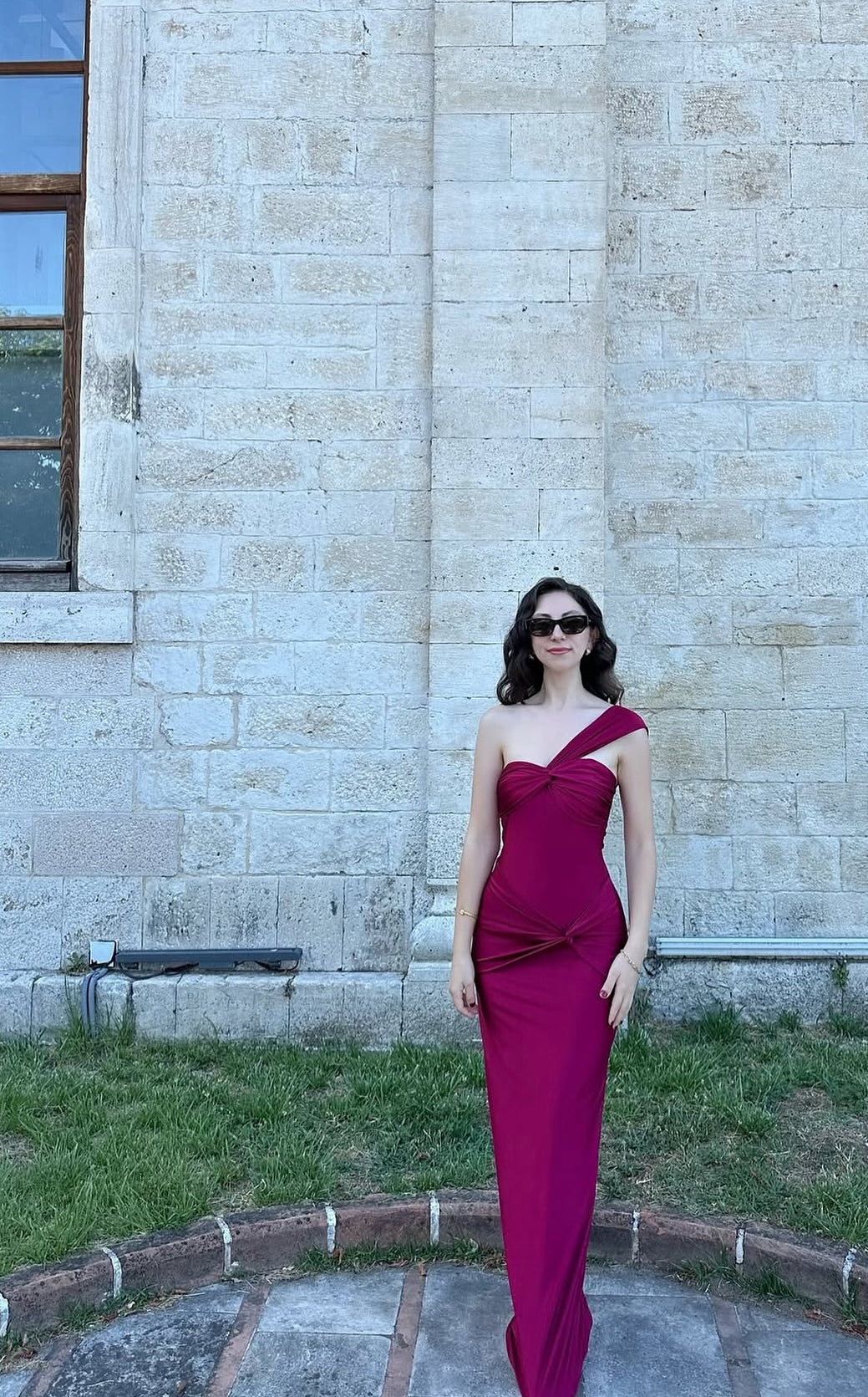 Robe de soirée fourreau asymétrique en satin pour invité de mariage J7151