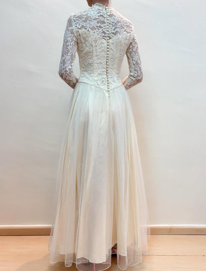 Long Lace Sleeves Vintage Wedding Dress A Line Bridal Dress J8578