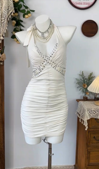 Robe de bal courte fourreau dos nu ivoire J8418