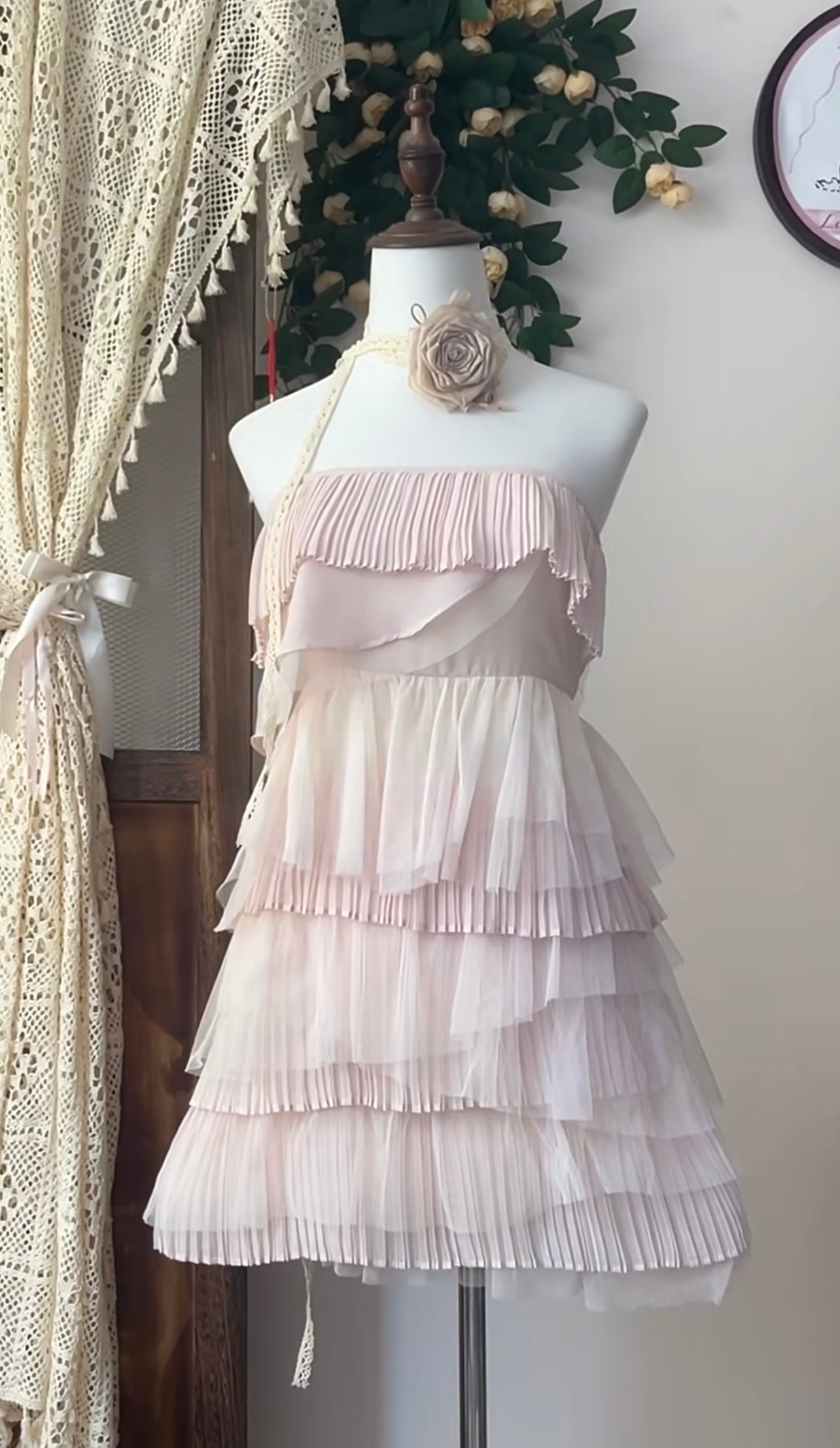 Trägerloses A-Linien-Heimkehrkleid in Rosa mit Plissee, kurzes formelles Partykleid J7061